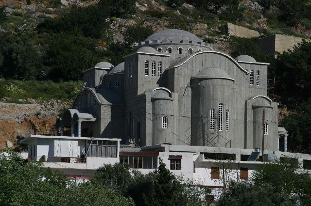 Kreta2007-0229 Een kerk in aanbouw