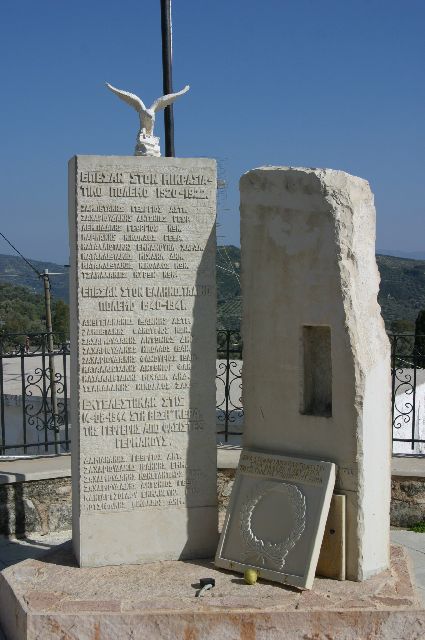 Kreta2007-0267 Monument van de oorlogsslachtoffers van Nivritos