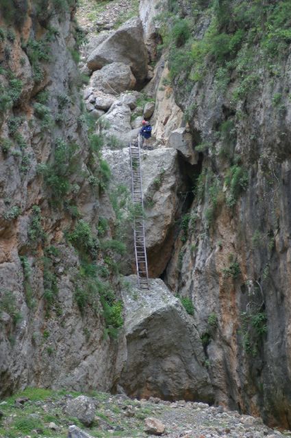 Kreta2007-0361 De ladderverbinding over een instorting